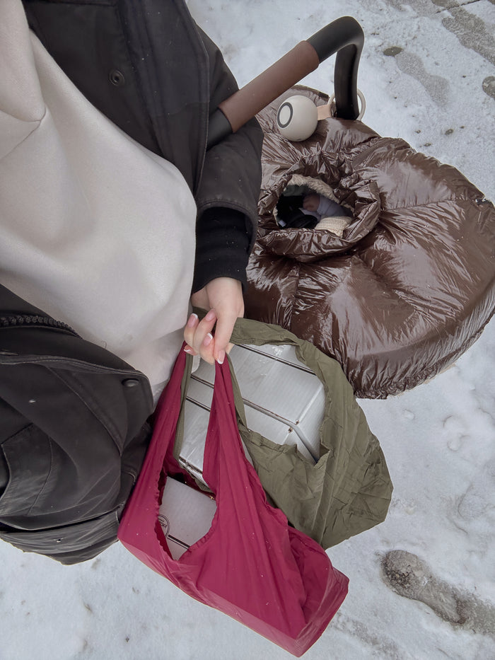 Cliente usando a Bolsa Chaveiro Tote